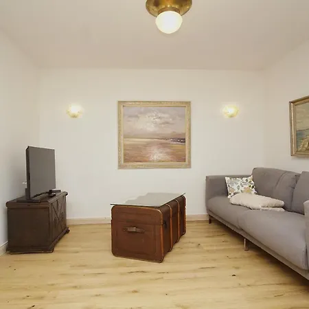 Surfers Paradise Wiek Luv Appartamento *